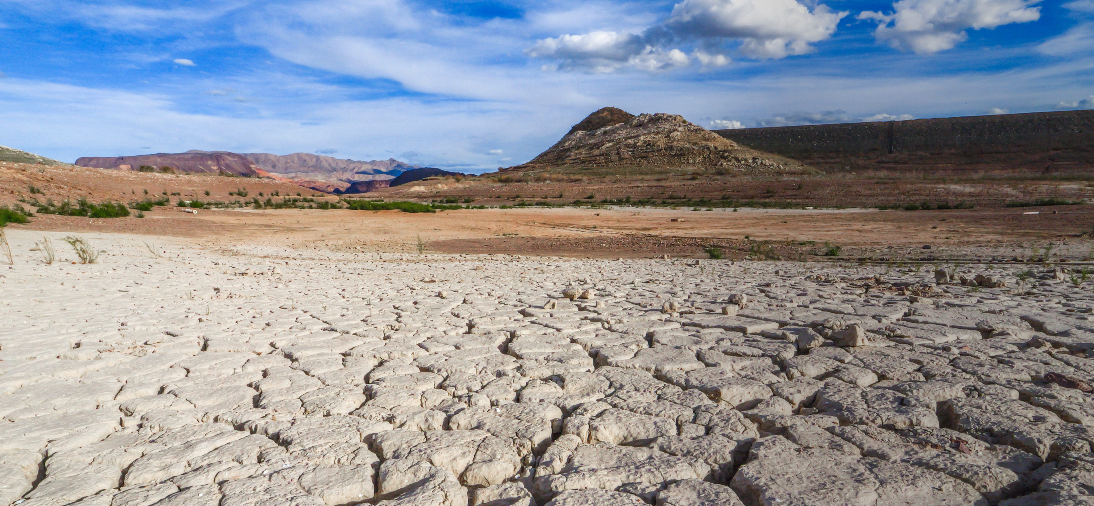 Lake Mead with former waterline visible on the rocks